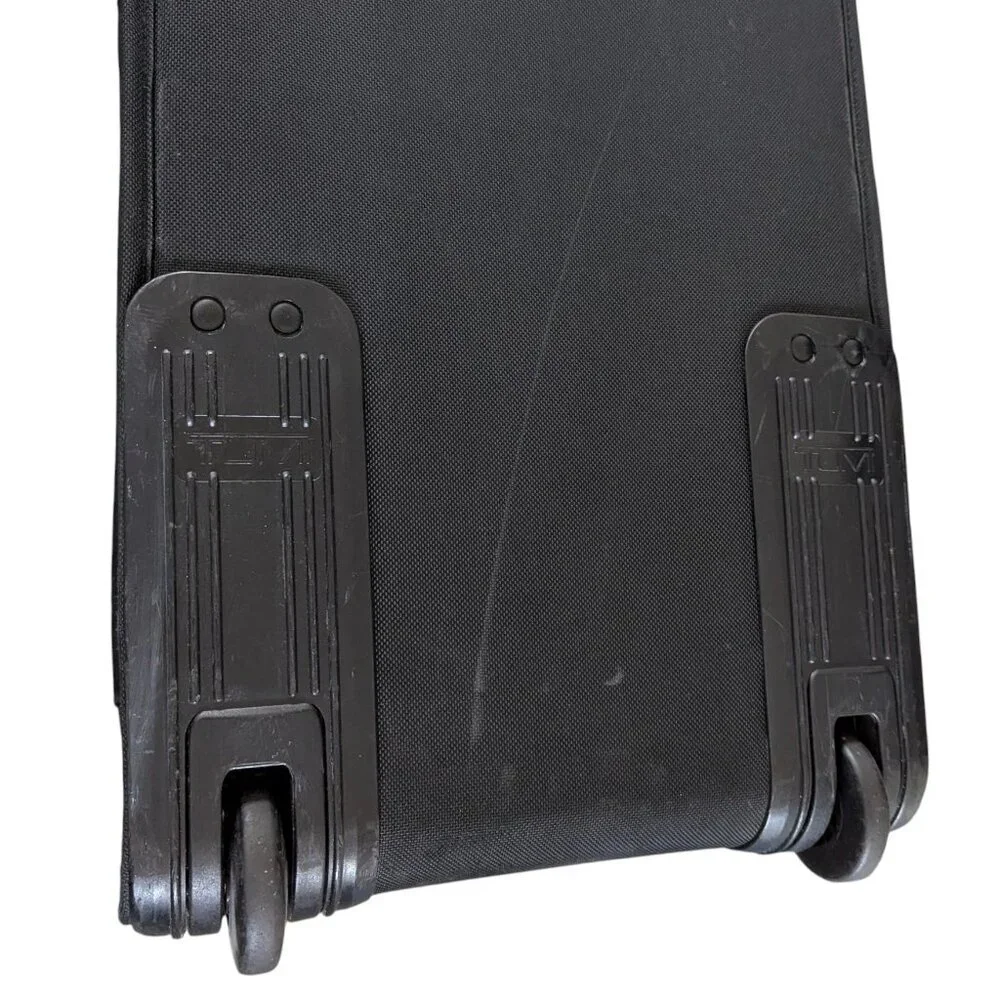 Tumi 23